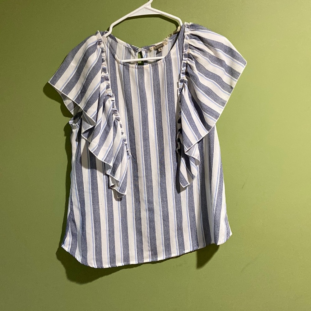 Ruffle sleeveless top